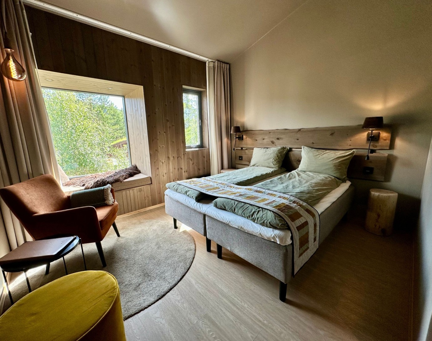Bjørnfjell Mountain Lodge - Standard room with window seat